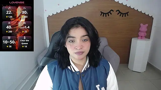Snapshot of clementine_t chatting on 10-06-25, 11:55 clementine t online show from 10-06-25, 11:55