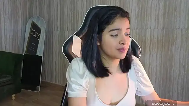 Snapshot of clementine_t chatting on 09-24-25, 02:40 clementine t online show from 09-24-25, 02:40