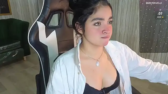 Snapshot of clementine_t chatting on 09-25-25, 02:50 clementine t online show from 09-25-25, 02:50