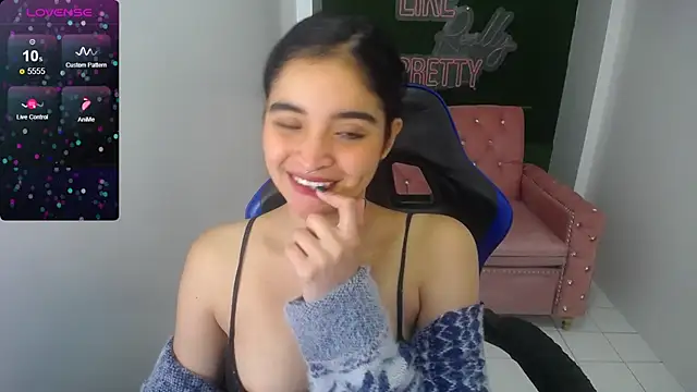 Snapshot of clementine_t chatting on 10-13-25, 12:29 clementine t online show from 10-13-25, 12:29