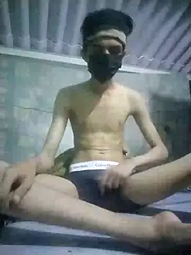 Snapshot of HannanKhan25 chatting on 10-26-25, 01:33 HannanKhan25 online show from 10-26-25, 01:33