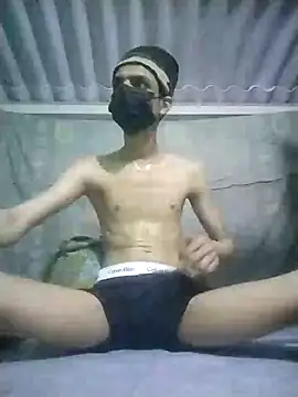 Snapshot of HannanKhan25 chatting on 10-22-25, 12:37 HannanKhan25 online show from 10-22-25, 12:37