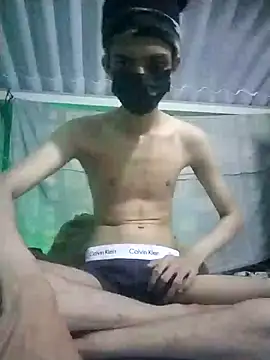 Snapshot of HannanKhan25 chatting on 10-16-25, 07:33 HannanKhan25 online show from 10-16-25, 07:33