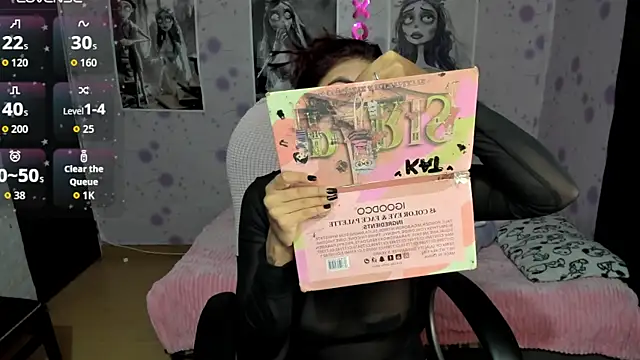 Medussa katt online show from 12-17-25, 10:15