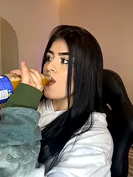 Kariina  69 online show from 10-06-25, 03:19