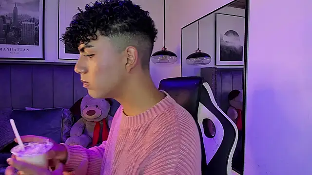Niick Twink online show from 10-13-25, 07:37
