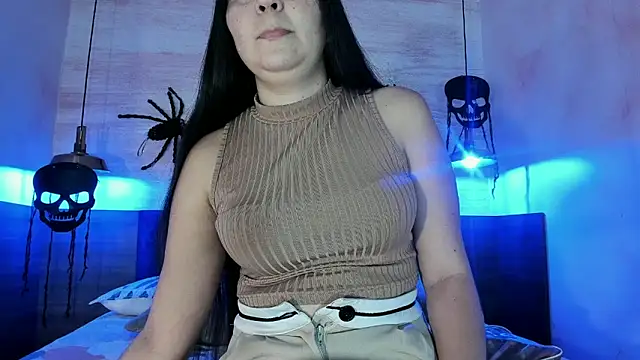 Snapshot of AlissaJoness chatting on 10-10-25, 11:33 AlissaJoness online show from 10-10-25, 11:33