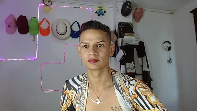 Snapshot of axce1_boy24 chatting on 09-10-25, 06:40 axce1 boy24 online show from 09-10-25, 06:40