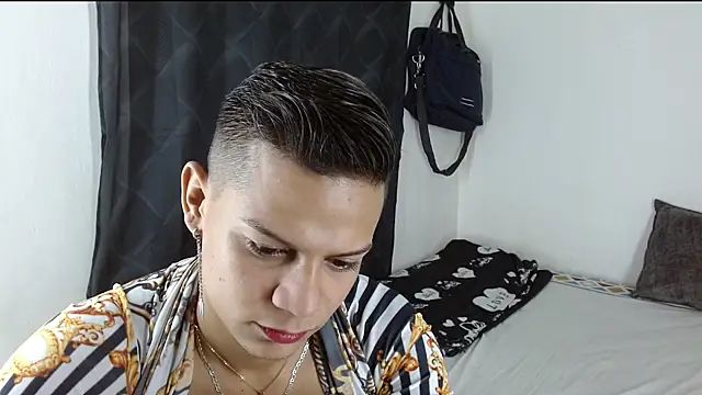 Snapshot of axce1_boy24 chatting on 10-08-25, 12:07 axce1 boy24 online show from 10-08-25, 12:07