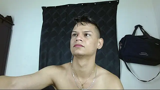 Snapshot of axce1_boy24 chatting on 10-17-25, 12:29 axce1 boy24 online show from 10-17-25, 12:29