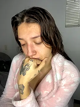 Mia  Gray online show from 10-21-25, 03:22