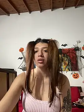 Mia  Gray online show from 10-28-25, 07:57