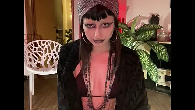 ELENA UMBRA online show from 10-28-25, 07:18