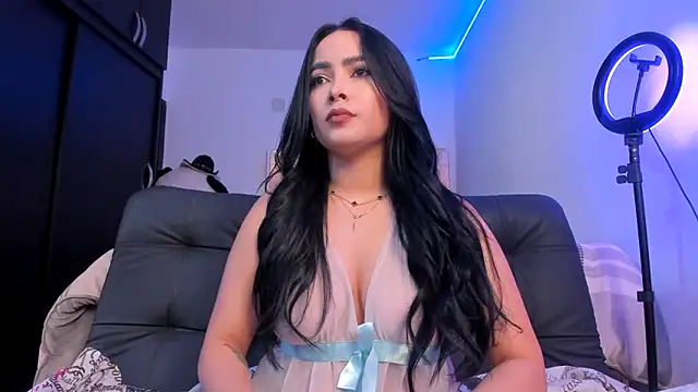 Snapshot of Bella__hamilton chatting on 02-27-26, 01:39 Bella hamilton online show from 02-27-26, 01:39