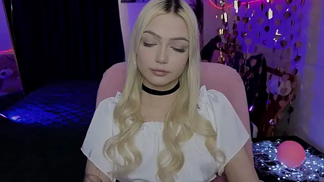 LinaLirian online show from 05-18-26, 10:09