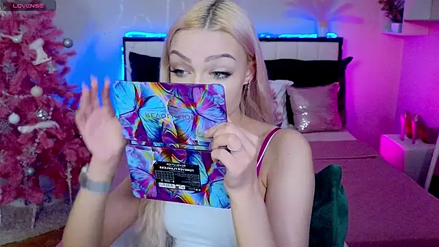 LinaLirian online show from 01-12-26, 06:36