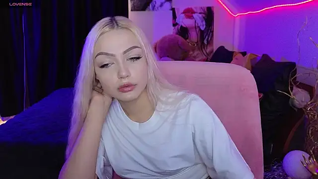 LinaLirian online show from 01-18-26, 01:36