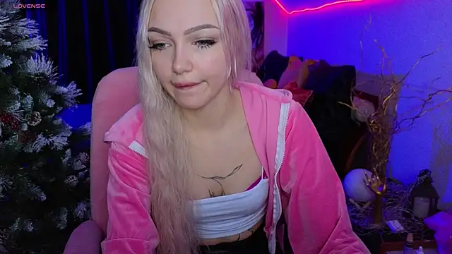 LinaLirian online show from 01-11-26, 04:03