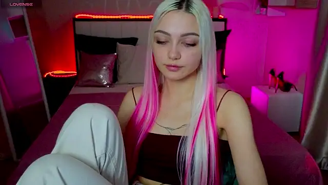 LinaLirian online show from 11-08-25, 01:36