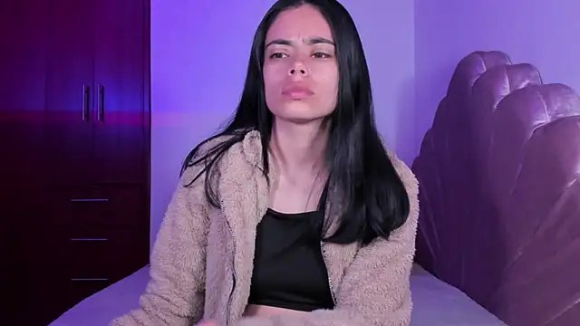 BellaSun  online show from 10-18-25, 04:03