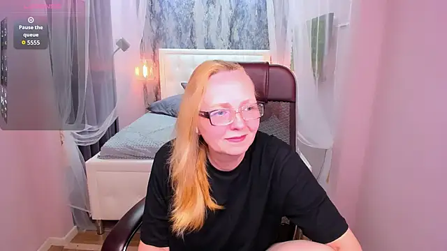 Snapshot of Karen_Villis chatting on 08-03-26, 11:49 Karen Villis online show from 08-03-26, 11:49
