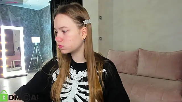 Candy Cansew online show from 10-26-25, 01:06