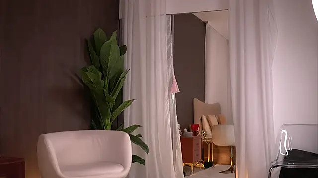 Snapshot of ChloeDevine chatting on 06-04-26, 03:11 ChloeDevine online show from 06-04-26, 03:11