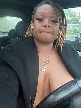 Snapshot of RoyalQueen2u chatting on 04-26-26, 10:45 RoyalQueen2u online show from 04-26-26, 10:45