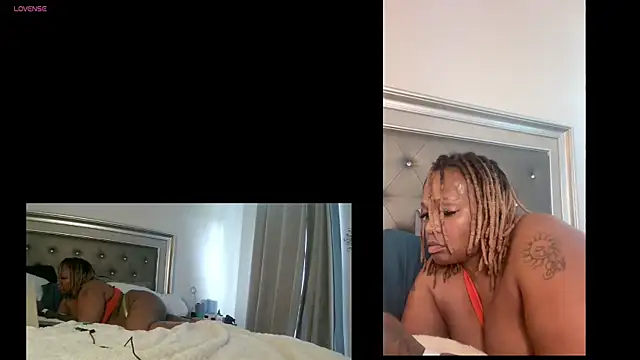 Snapshot of RoyalQueen2u chatting on 05-14-26, 06:05 RoyalQueen2u online show from 05-14-26, 06:05