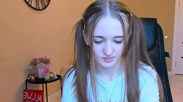 KateKayer online show from 10-18-25, 09:44
