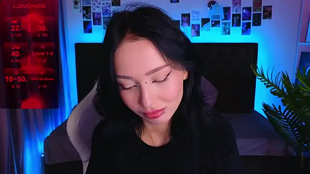  holly berry  online show from 10-03-25, 01:42