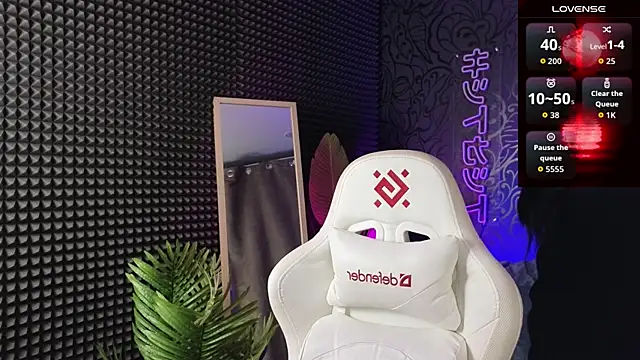  holly berry  online show from 10-01-25, 01:22