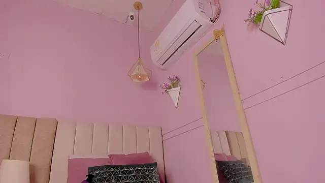  lucia 18 online show from 10-28-25, 06:40