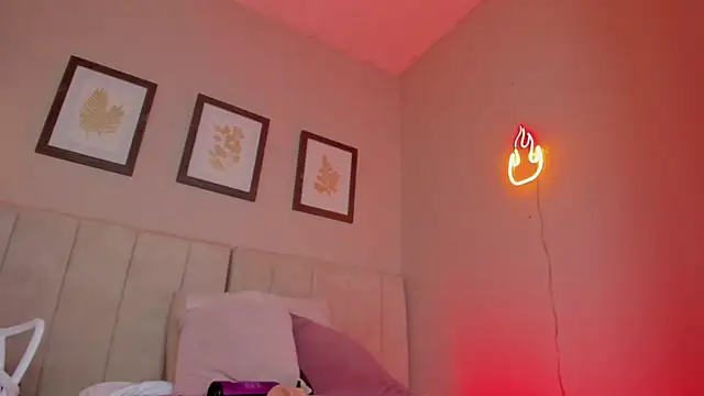  lucia 18 online show from 11-26-25, 01:33