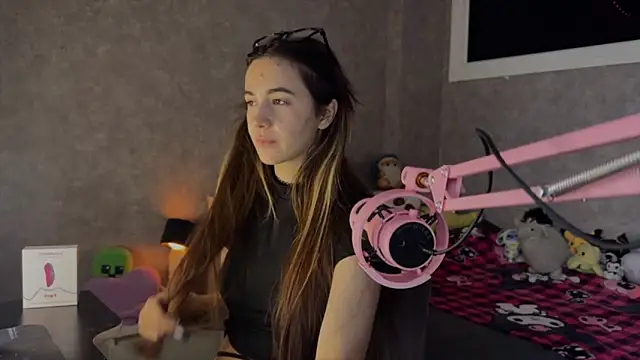 Snapshot of CupSizeGirl chatting on 02-17-26, 08:33 CupSizeGirl online show from 02-17-26, 08:33