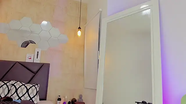 valentina-diiaz online show from 10-06-25, 01:23