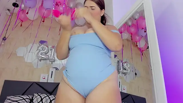 valentina-diiaz online show from 10-17-25, 01:57