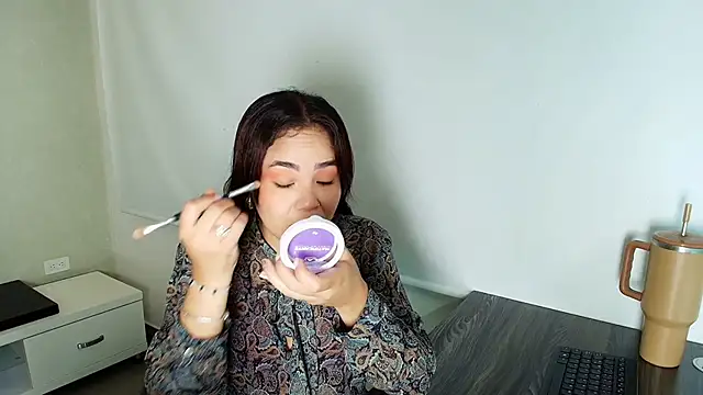  Victoria Collins online show from 11-06-25, 10:52