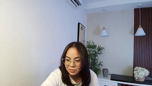  Victoria Collins online show from 04-18-26, 11:45