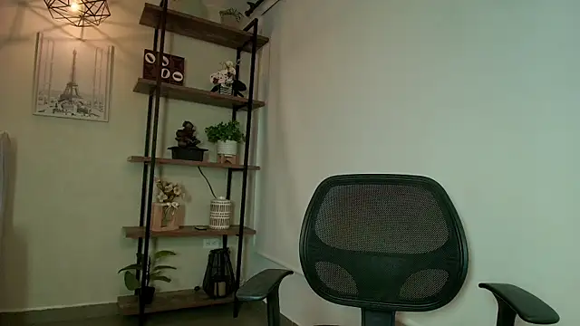  Victoria Collins online show from 06-19-26, 11:05