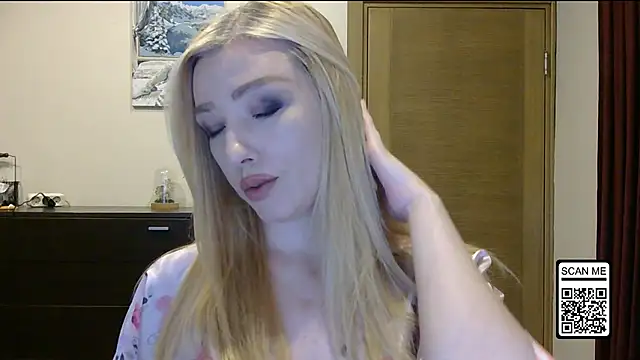 Snapshot of Wild_Silk_Desire chatting on 10-21-25, 02:16 Wild Silk Desire online show from 10-21-25, 02:16