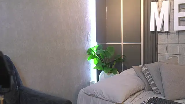 Snapshot of Susan_wall chatting on 04-30-26, 01:07 Susan wall online show from 04-30-26, 01:07
