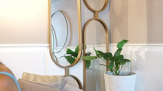 Susan wall online show from 09-20-25, 01:49