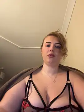 CutieCurvyGirlxo online show from 11-30-25, 10:10