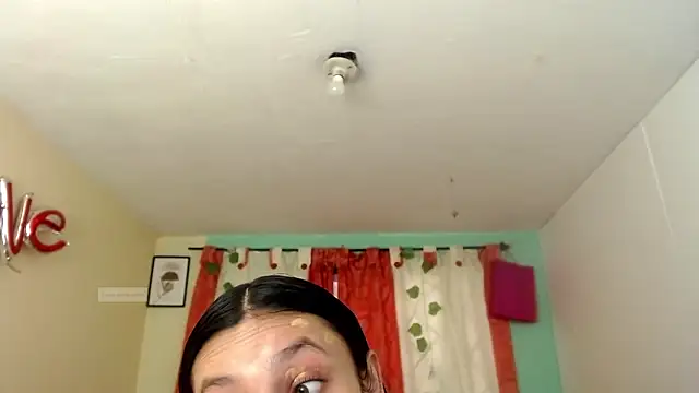 Snapshot of vale_miel chatting on 09-13-25, 06:08 vale miel online show from 09-13-25, 06:08