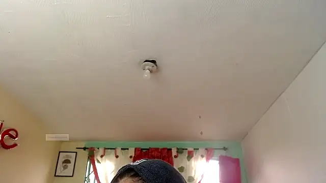 Snapshot of vale_miel chatting on 09-24-25, 06:14 vale miel online show from 09-24-25, 06:14