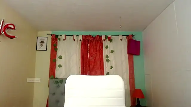 Snapshot of vale_miel chatting on 10-09-25, 07:25 vale miel online show from 10-09-25, 07:25