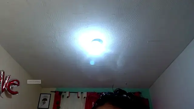 Snapshot of vale_miel chatting on 10-03-25, 06:31 vale miel online show from 10-03-25, 06:31