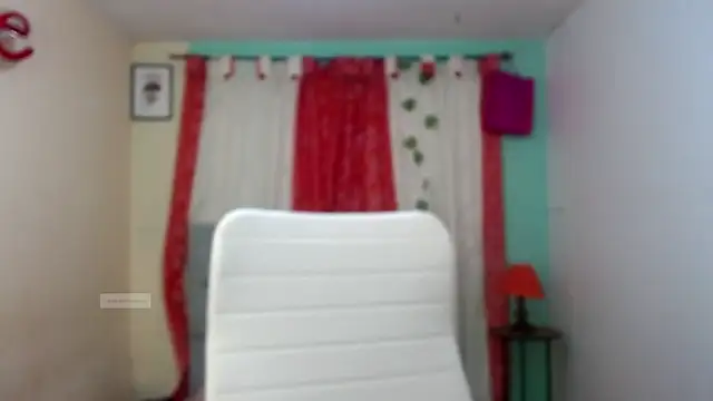 Snapshot of vale_miel chatting on 09-17-25, 06:32 vale miel online show from 09-17-25, 06:32