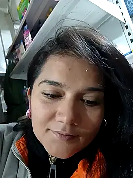 mia traveluxe online show from 12-05-25, 04:44